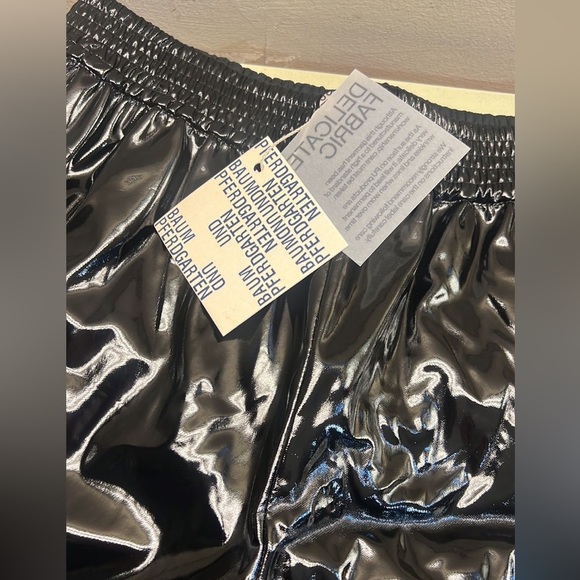 Scandinavian Baum und Pferdgarten Glossy Black shorts with Reflective Sheen - Picture 5 of 9